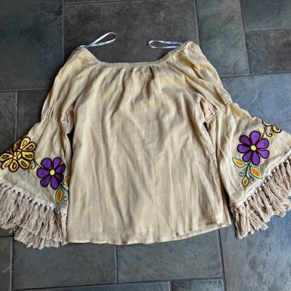 VaVa by Joy Han Embroidered Flowers Bell Sleeves Top Women's Size Small (2-4) - Picture 7 of 12